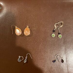 FOUR pair of earrings. Various crystal drop earrings.